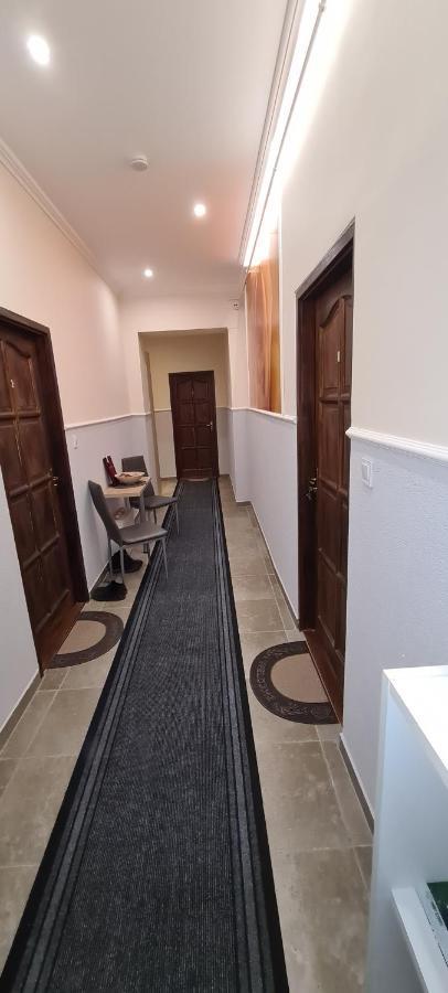 Rozsa Apartmanhaz Szegedin Exterior foto