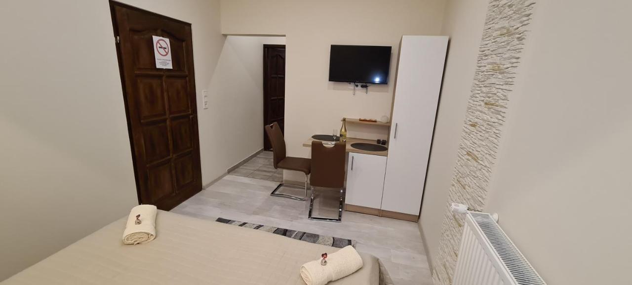 Rozsa Apartmanhaz Szegedin Exterior foto