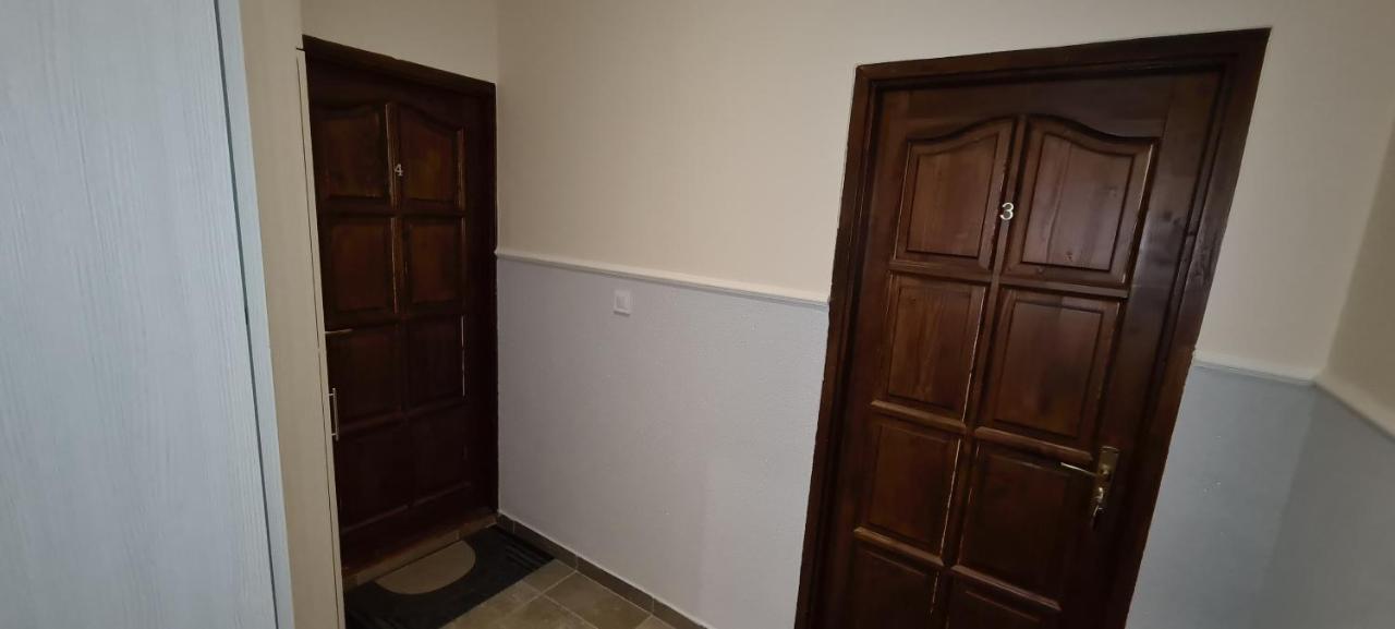 Rozsa Apartmanhaz Szegedin Exterior foto