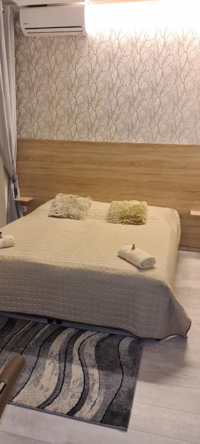 Rozsa Apartmanhaz Szegedin Exterior foto