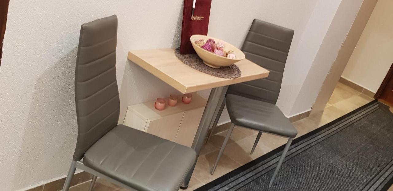 Rozsa Apartmanhaz Szegedin Exterior foto