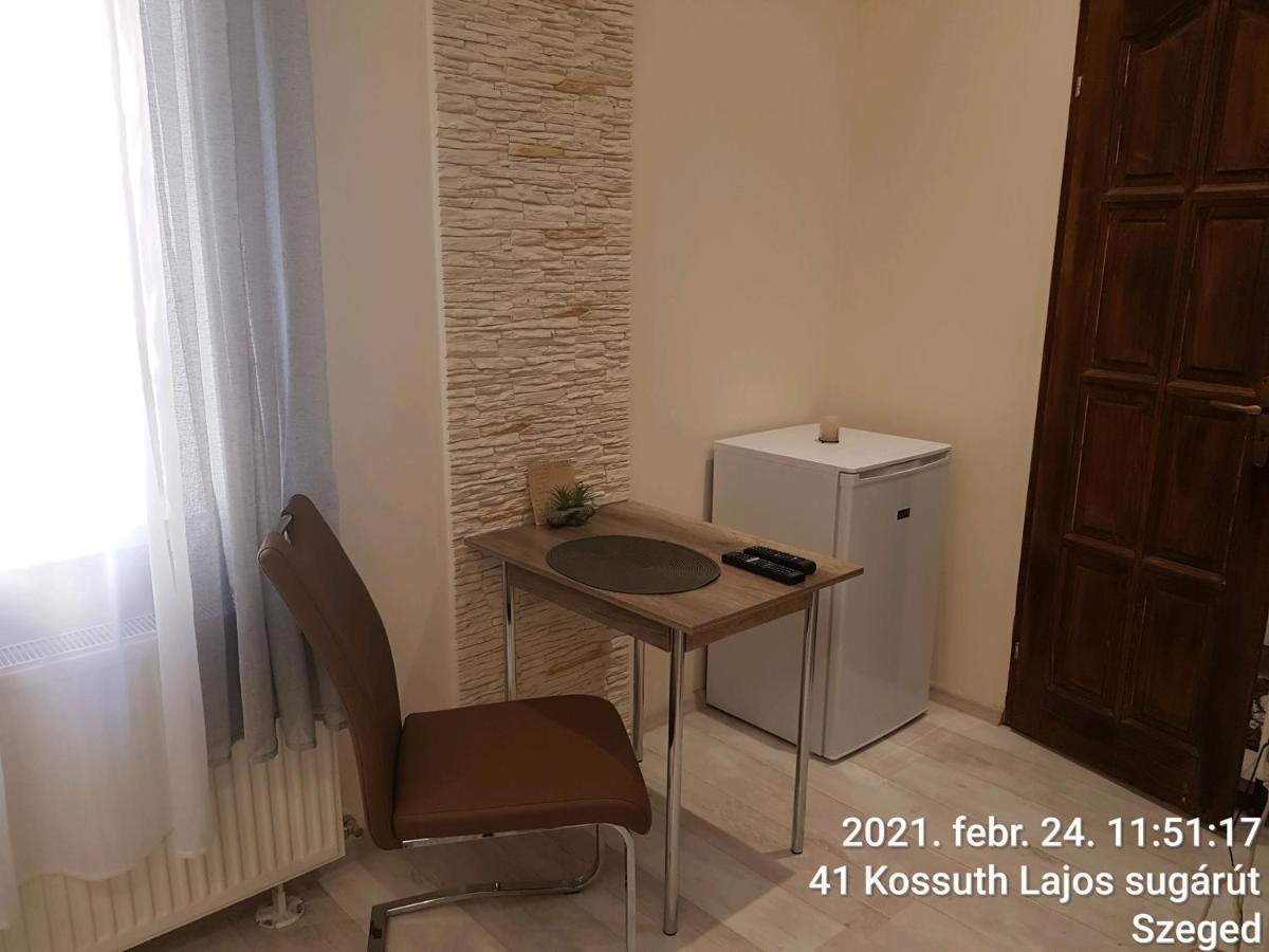 Rozsa Apartmanhaz Szegedin Exterior foto