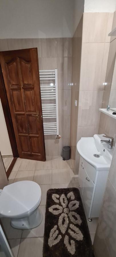 Rozsa Apartmanhaz Szegedin Exterior foto