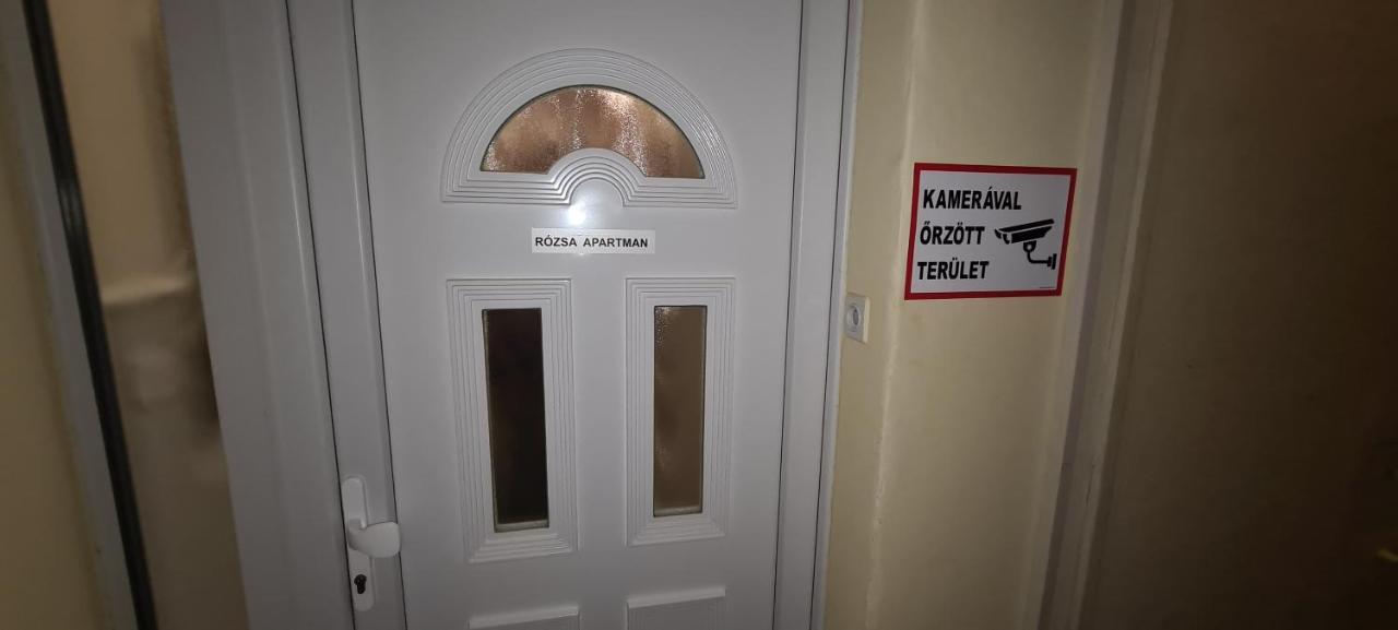 Rozsa Apartmanhaz Szegedin Exterior foto