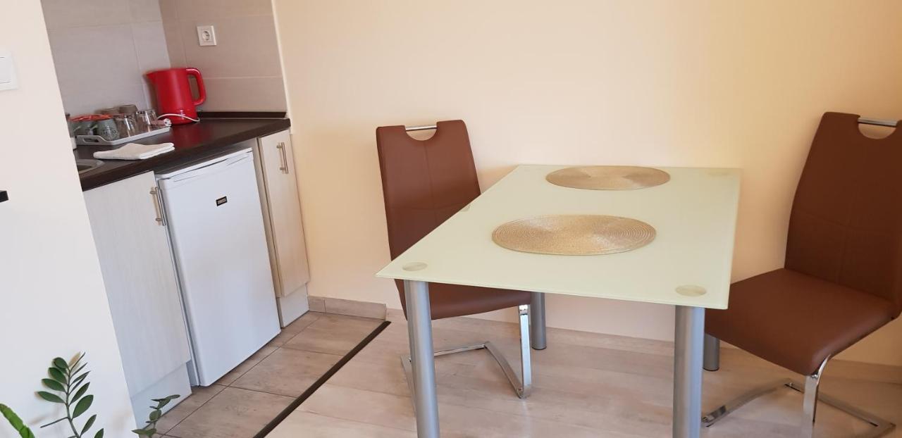 Rozsa Apartmanhaz Szegedin Exterior foto