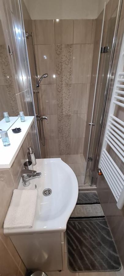 Rozsa Apartmanhaz Szegedin Exterior foto