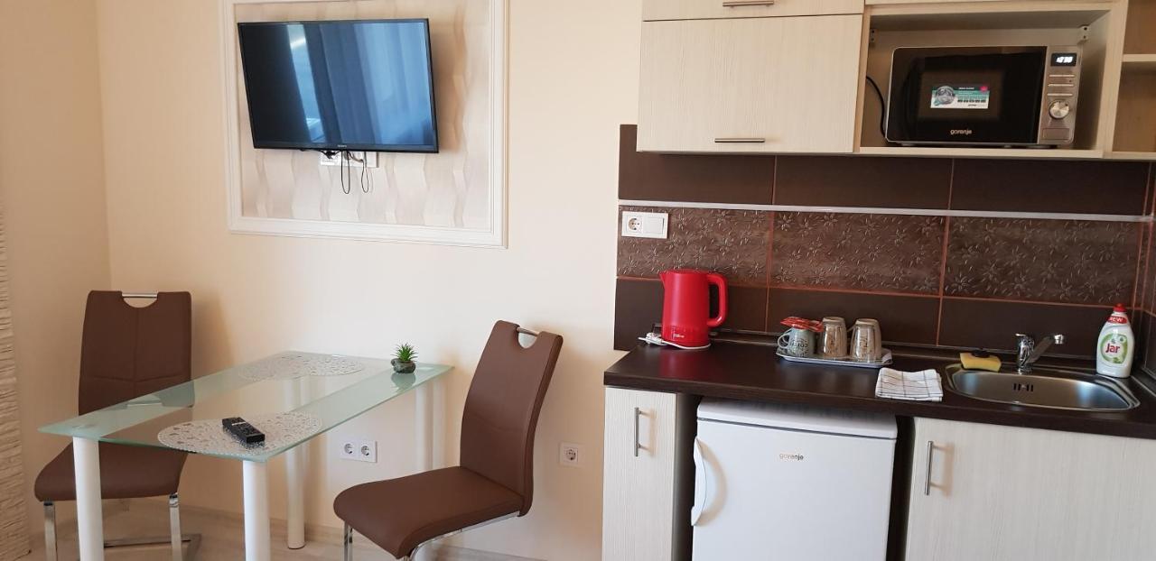Rozsa Apartmanhaz Szegedin Exterior foto