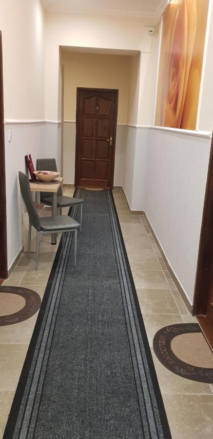 Rozsa Apartmanhaz Szegedin Exterior foto