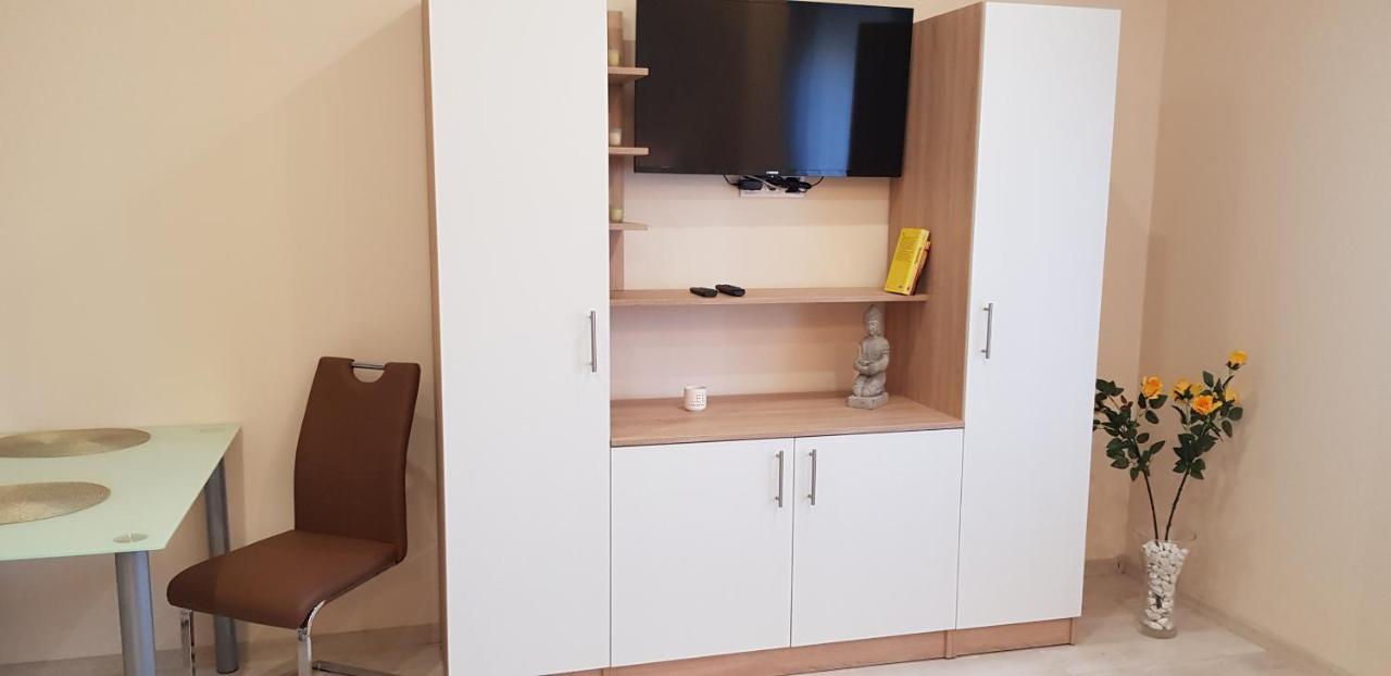 Rozsa Apartmanhaz Szegedin Exterior foto