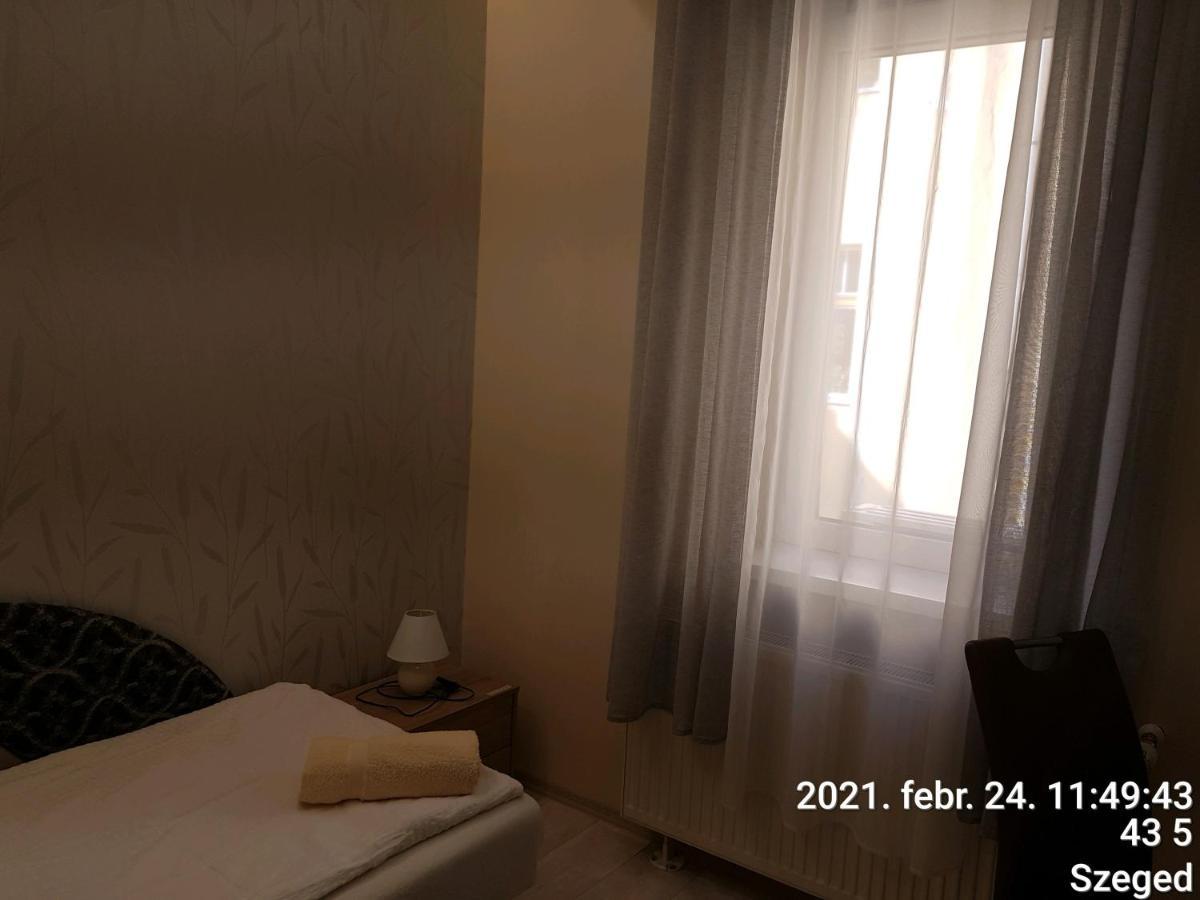 Rozsa Apartmanhaz Szegedin Exterior foto
