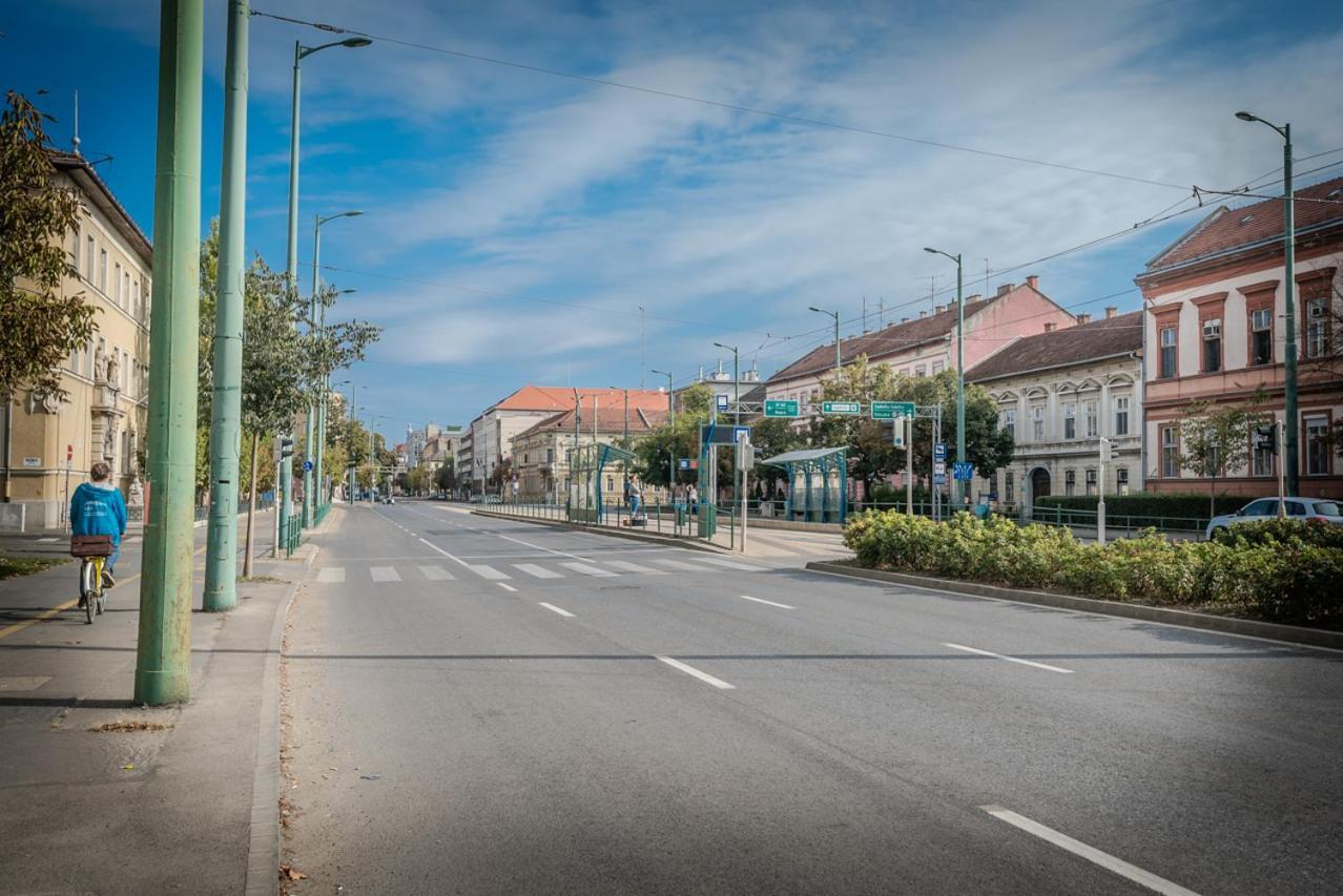Rozsa Apartmanhaz Szegedin Exterior foto