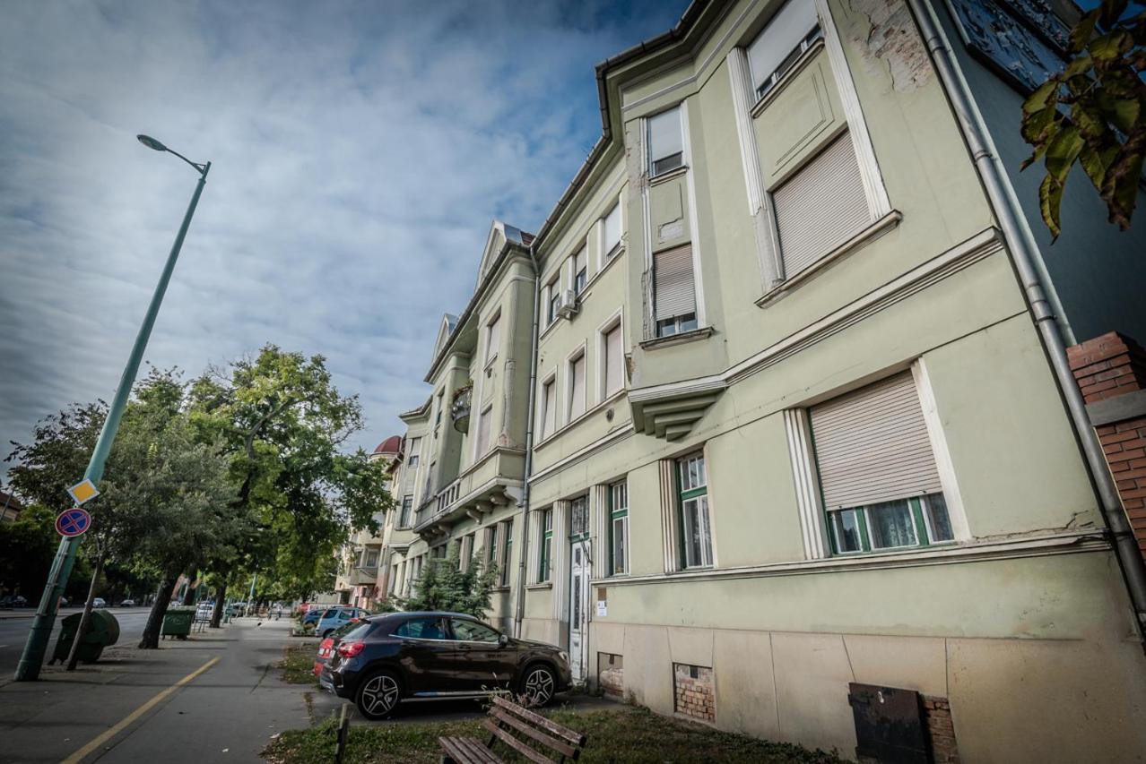 Rozsa Apartmanhaz Szegedin Exterior foto