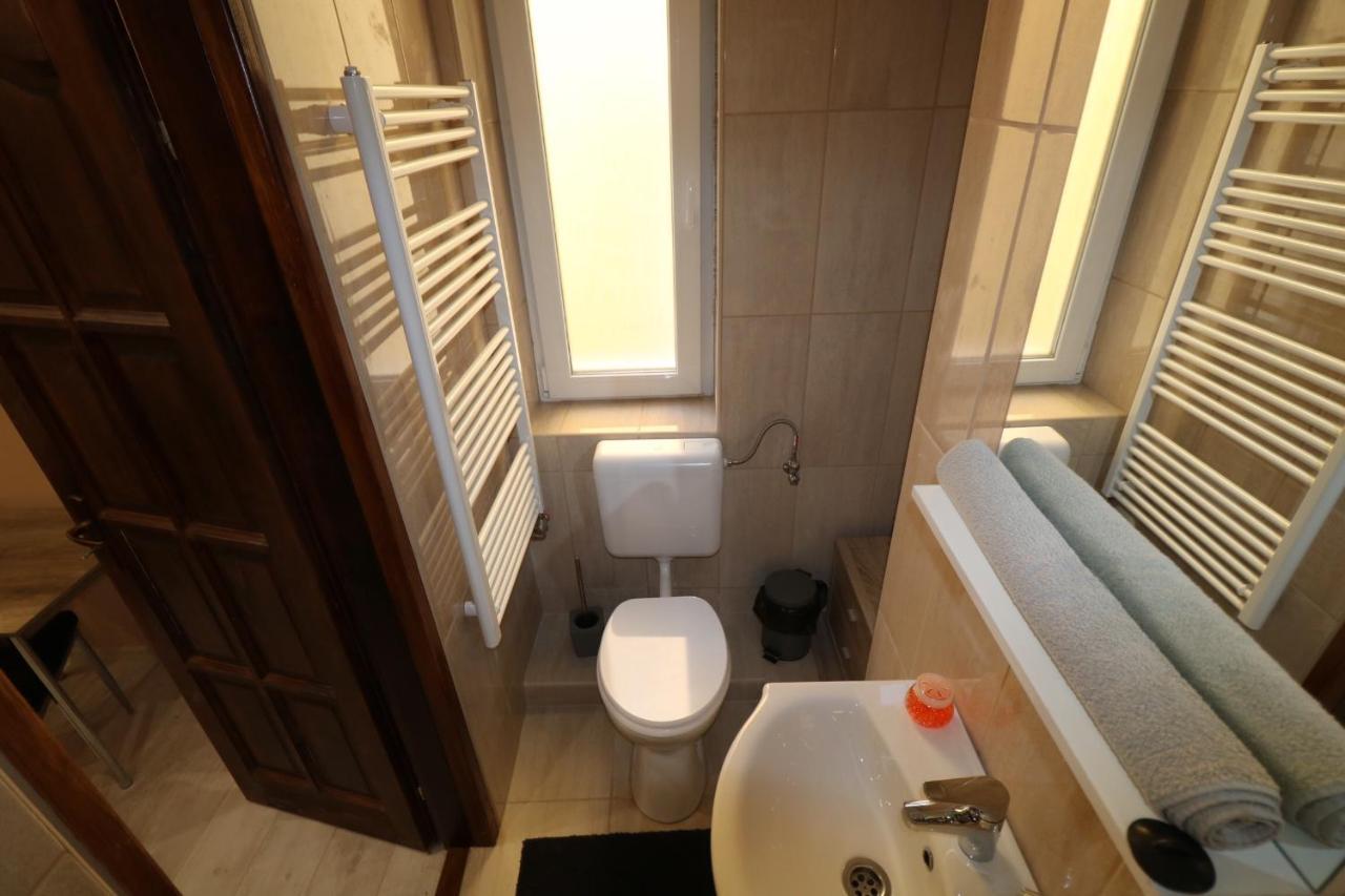 Rozsa Apartmanhaz Szegedin Exterior foto